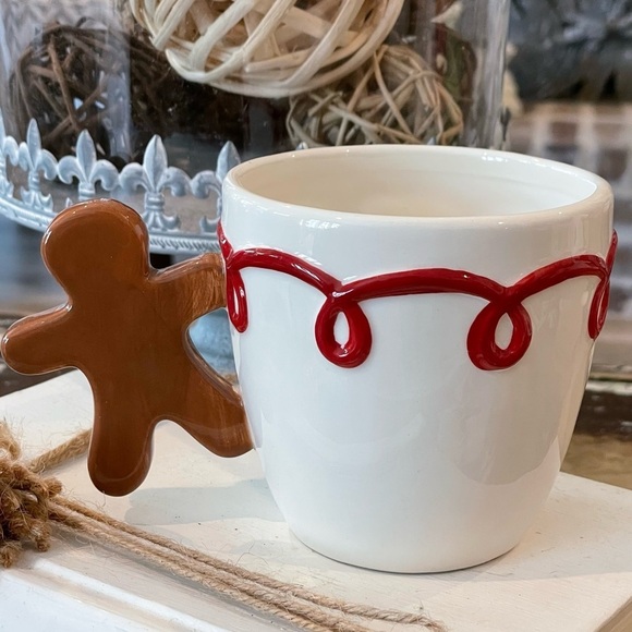 Tag White Glossy Mug with Red Icing &  Gingerbread Man Handle - Picture 2 of 4